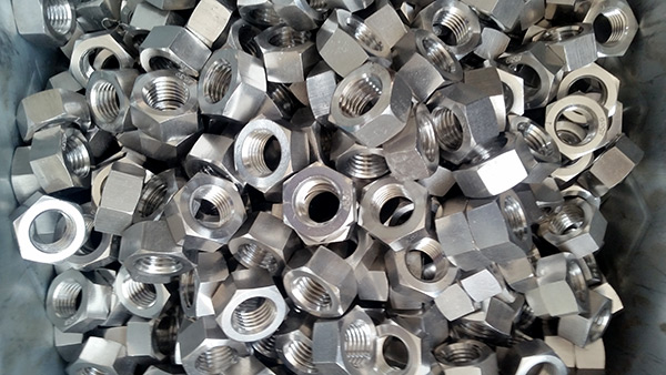 不銹鋼標(biāo)準(zhǔn)件的材料選擇要考慮的因素有哪些？